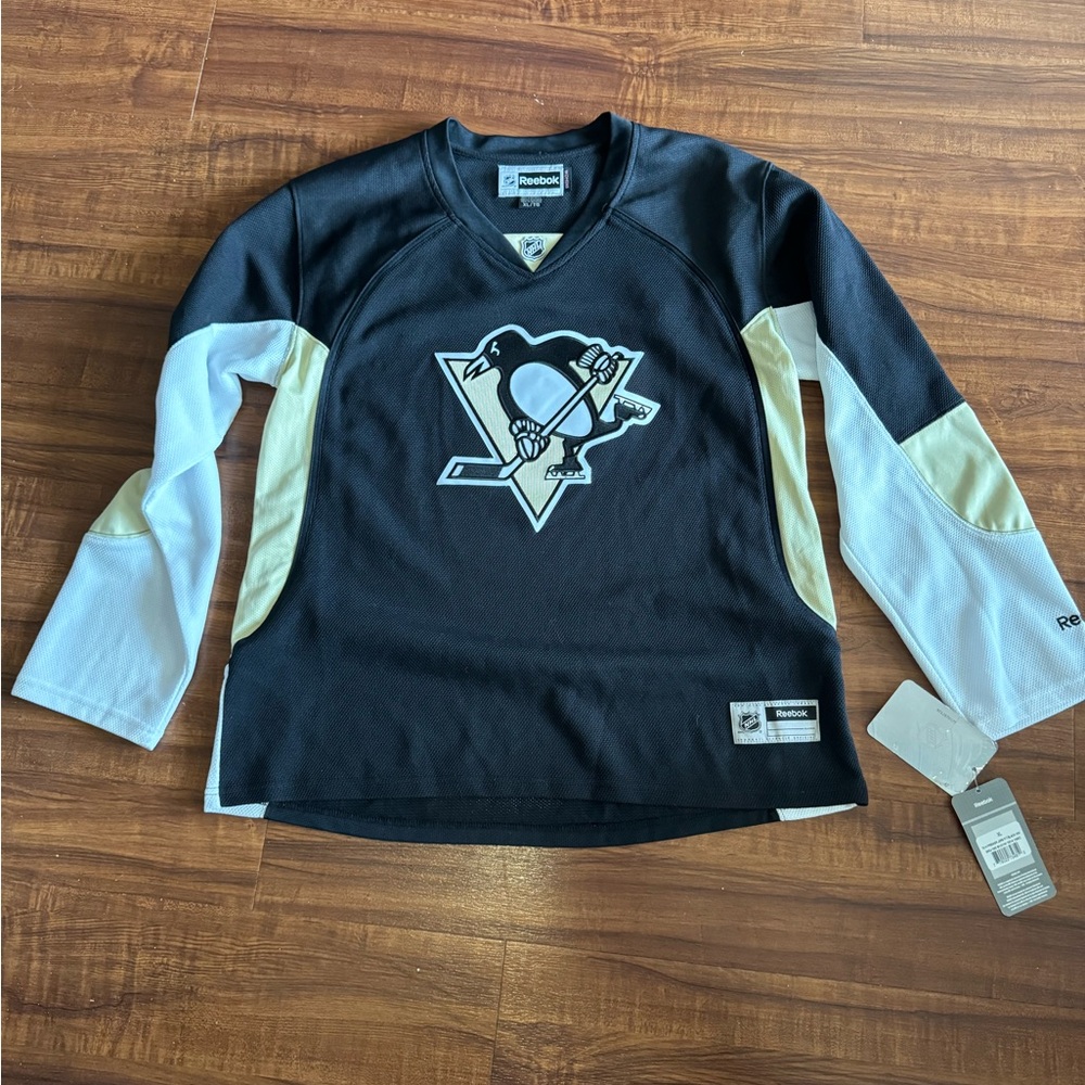 NWT Reebok Women’s XL Pittsburgh Penguins hockey jersey